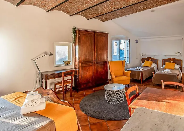4 Bedroom Gorgeous In Lejlighed Genova
