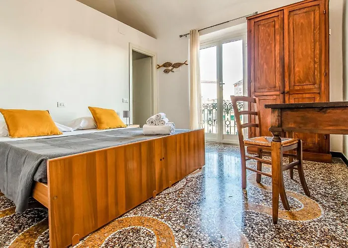 4 Bedroom Gorgeous In Lägenhet