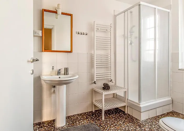 4 Bedroom Gorgeous In Genova