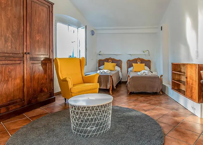 4 Bedroom Gorgeous In Lejlighed Genova