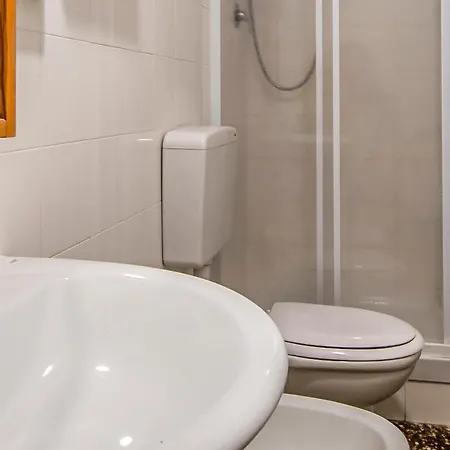 4 Bedroom Beautiful In * Genoa